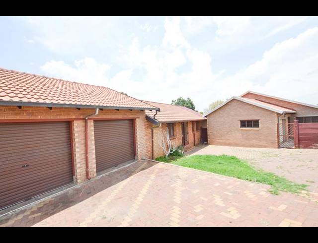 4 BEDROOM HOUSE FOR SALE IN HEUWELOORD